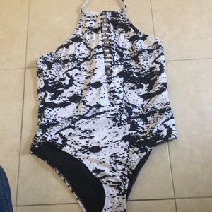 Cupshe bathing suit never worn size xl runs small